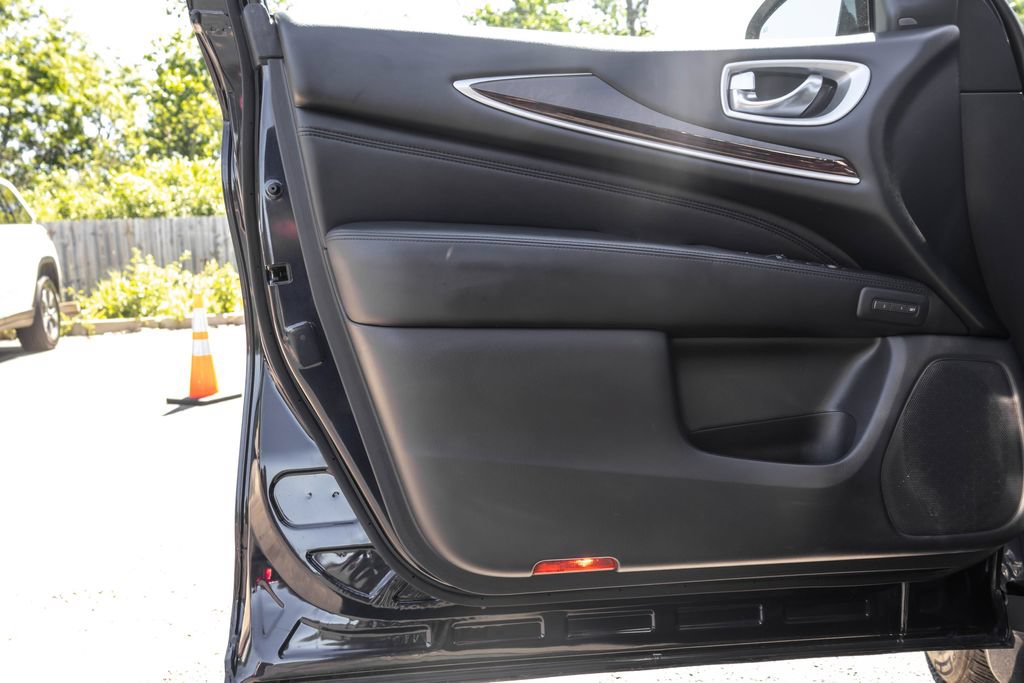 Used 2015 INFINITI QX60 Luxe w/ Deluxe Touring Package AWD/4WD image 31