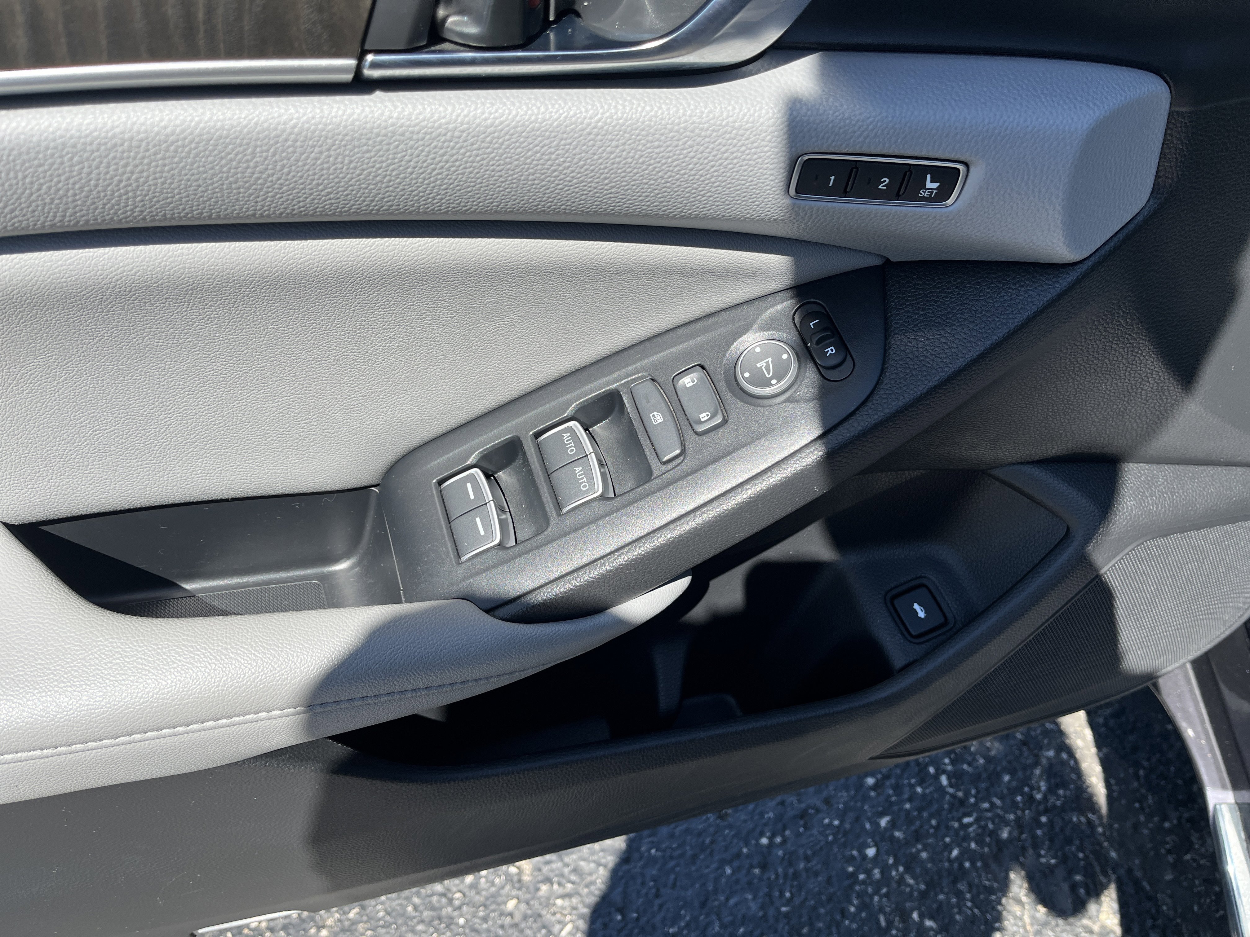 Used 2020 Honda Accord Touring image 11