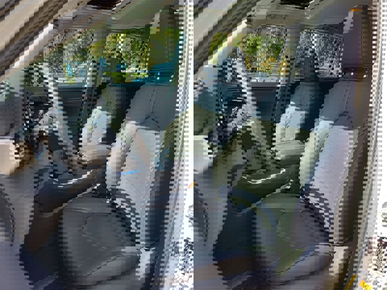 Used 2024 Toyota Highlander LE image 17