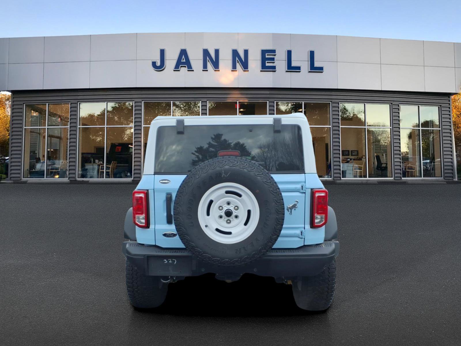 Used 2025 Ford Bronco Heritage Edition AWD/4WD image 6