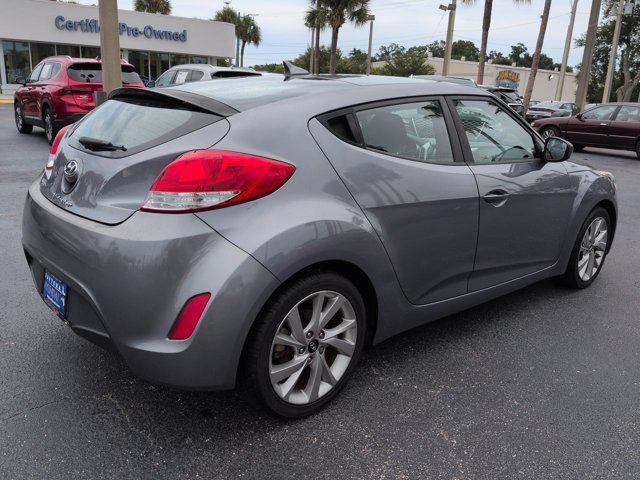 Used 2017 Hyundai Veloster FWD image 4
