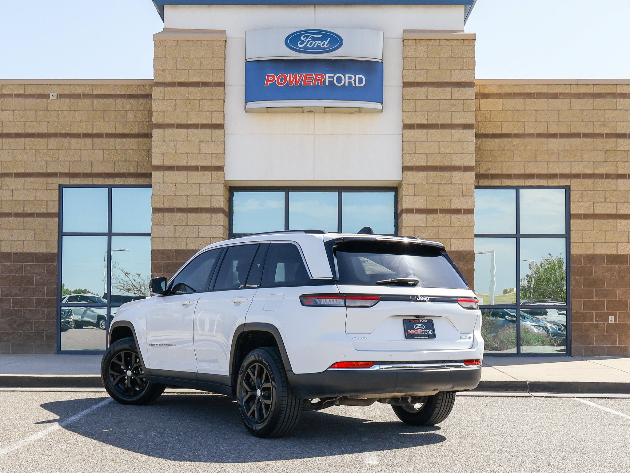 Used 2023 Jeep Grand Cherokee Limited AWD/4WD image 8