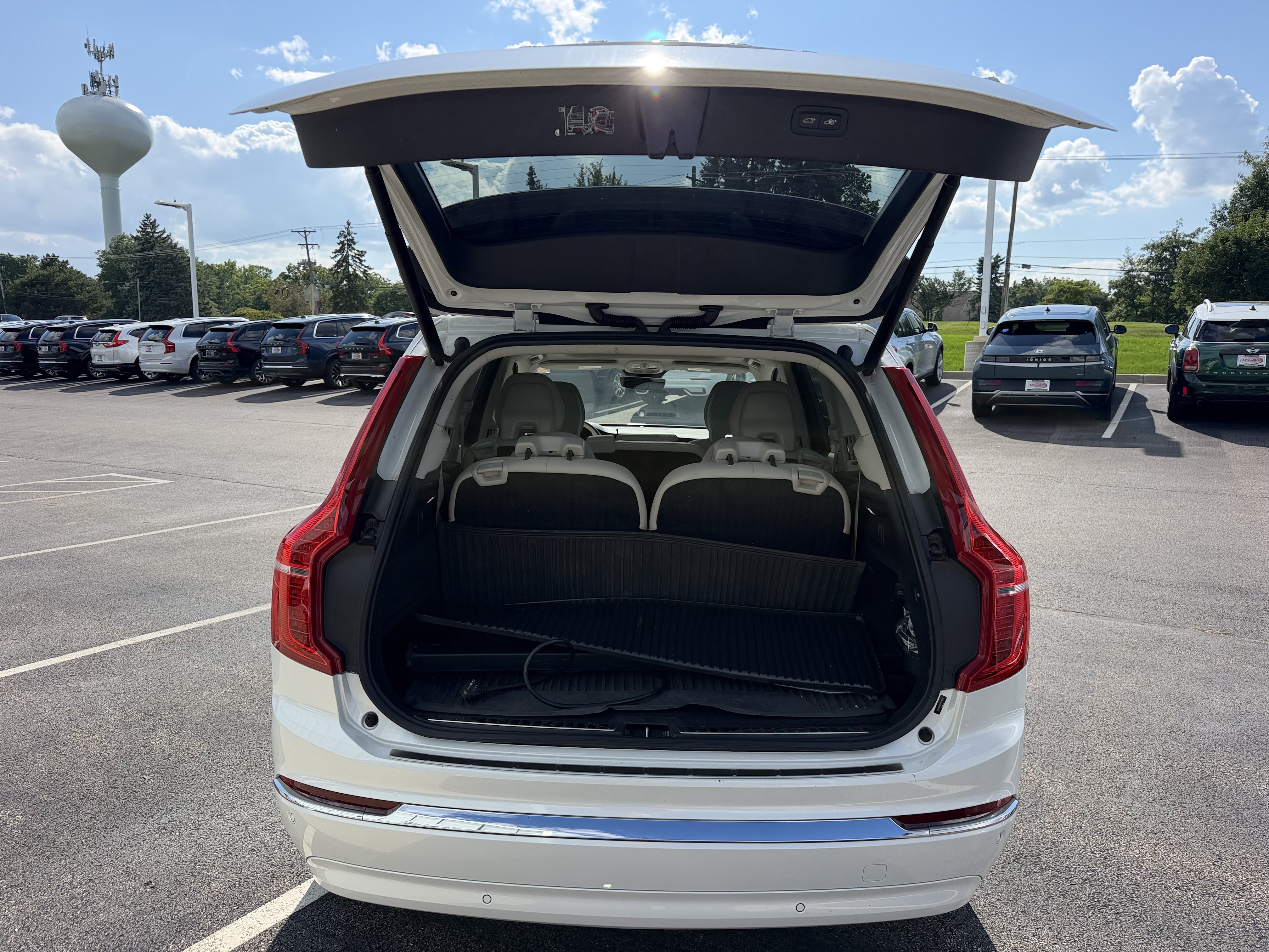 Used 2023 Volvo XC90 T8 Plus w/ Protection Package Premier AWD/4WD image 10