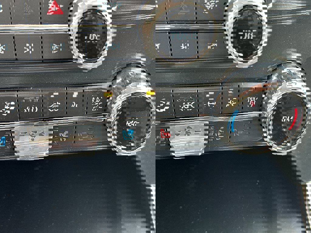 New 2025 Ford F150 Lariat w/ Equipment Group 502A High image 26