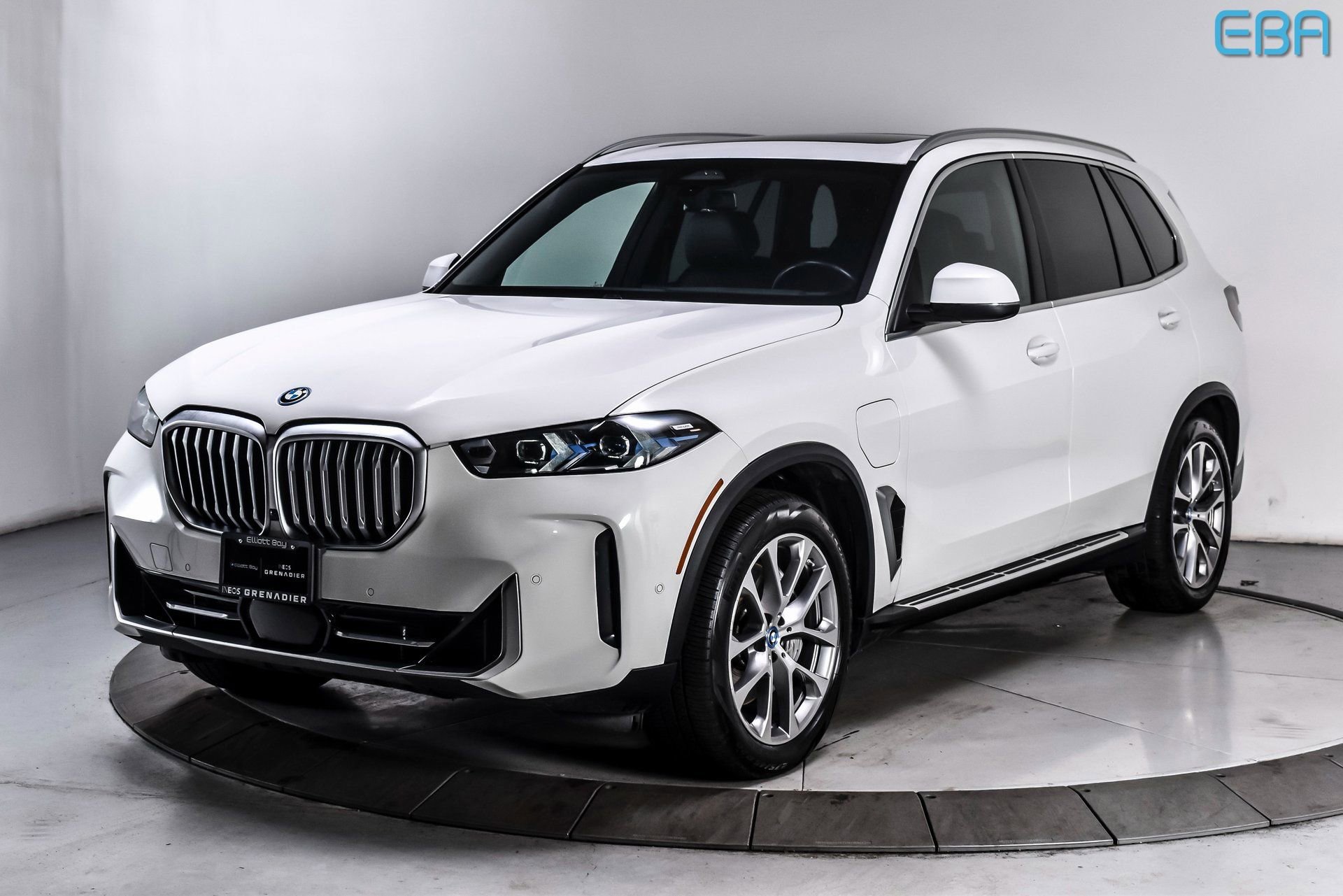 Used 2025 BMW X5 xDrive50e image 2