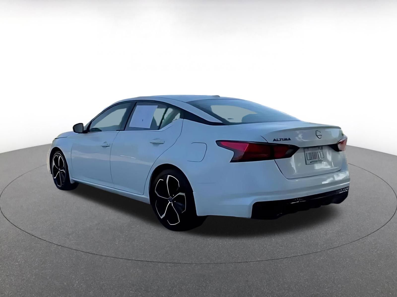 Used 2025 Nissan Altima 2.5 SR image 11