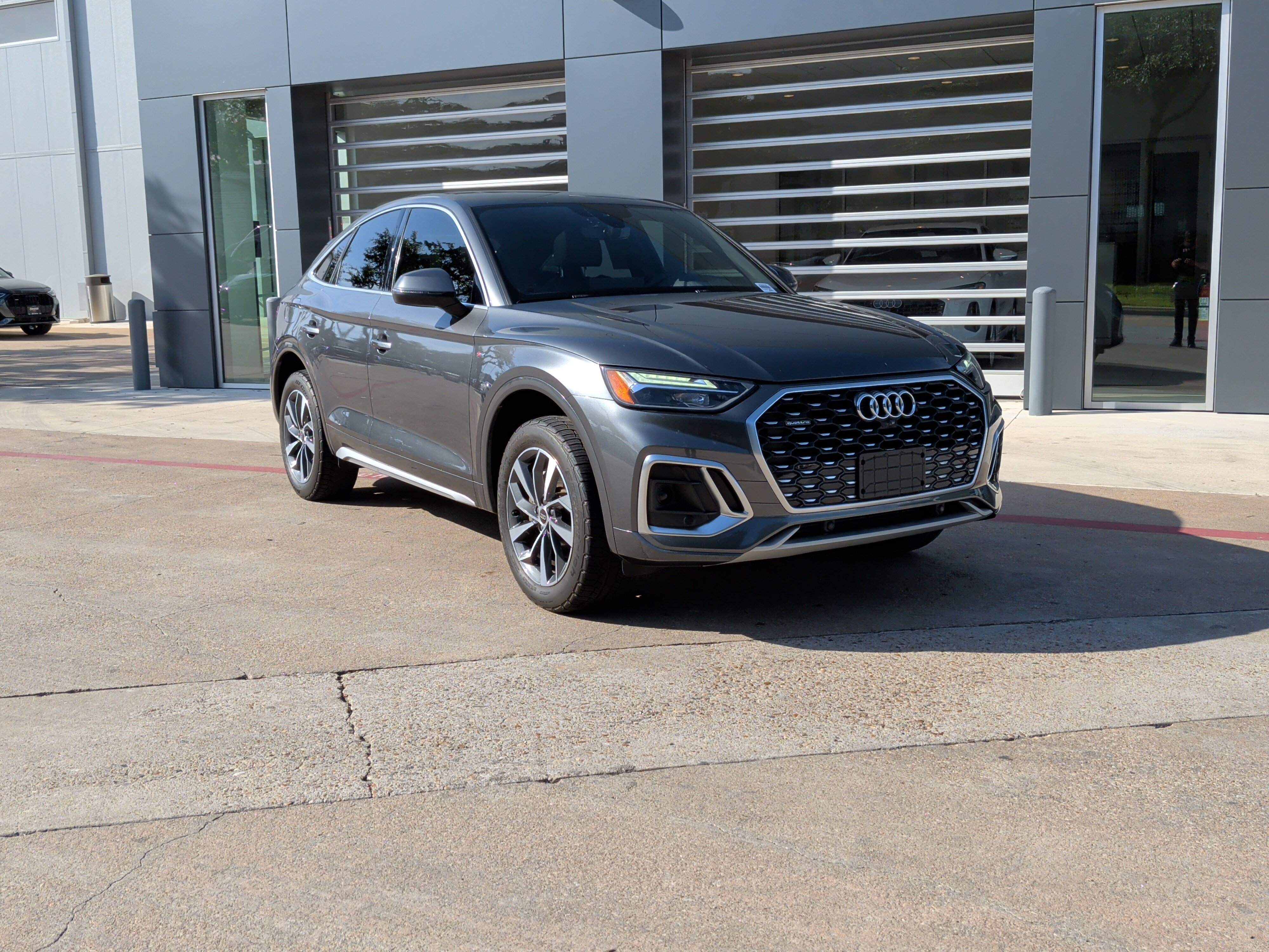 Certified 2023 Audi Q5 2.0T Premium w/ Convenience Package AWD/4WD image 2
