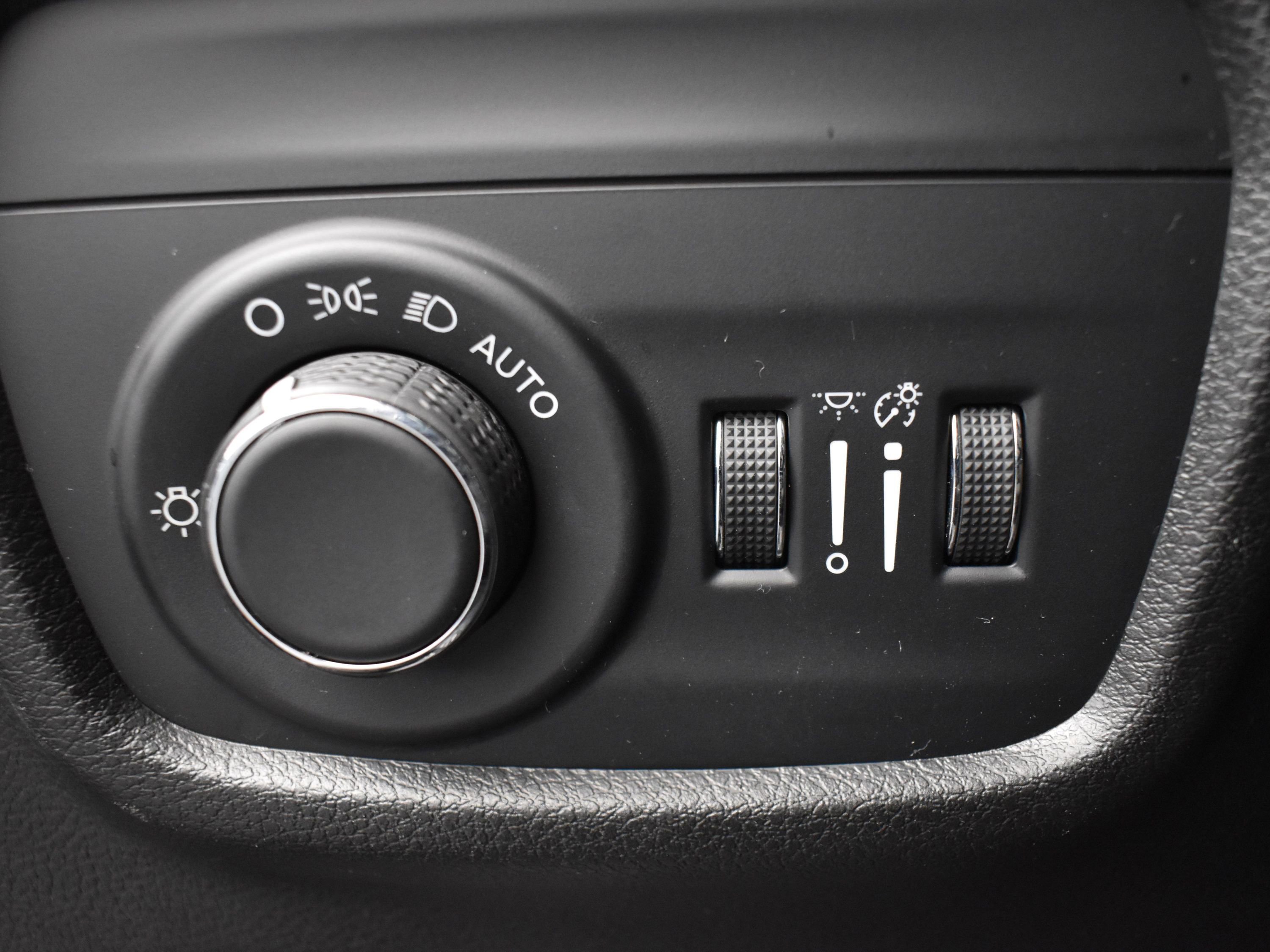 Used 2022 Jeep Grand Cherokee L Laredo w/ Luxury Tech Group I image 15