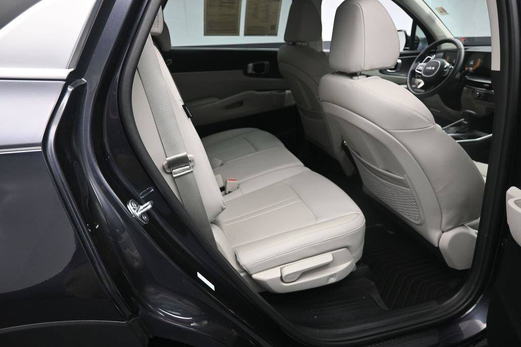 Used 2025 Kia Sorento S FWD image 23