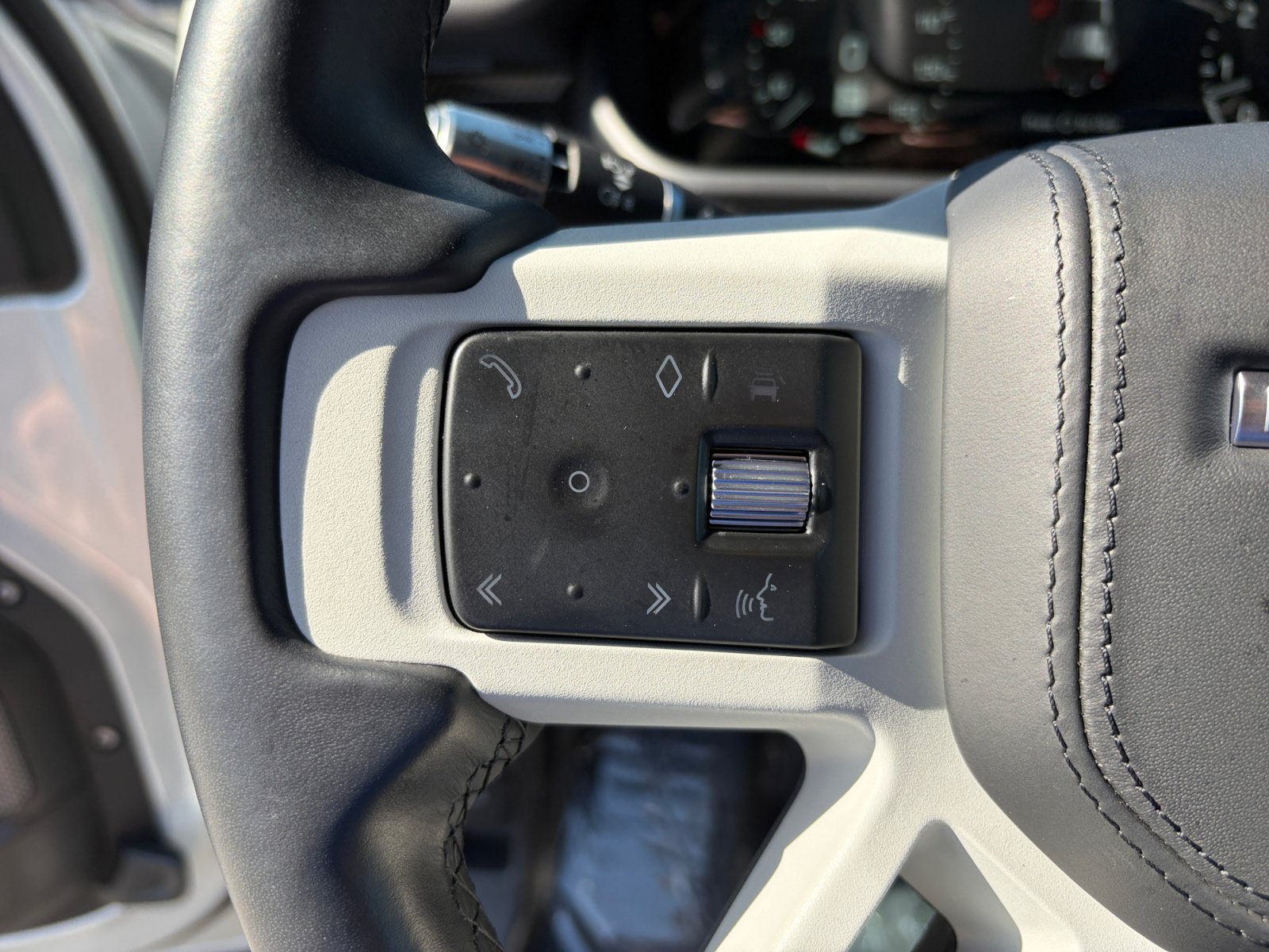Used 2022 Land Rover Defender 110 XS Edition AWD/4WD image 14
