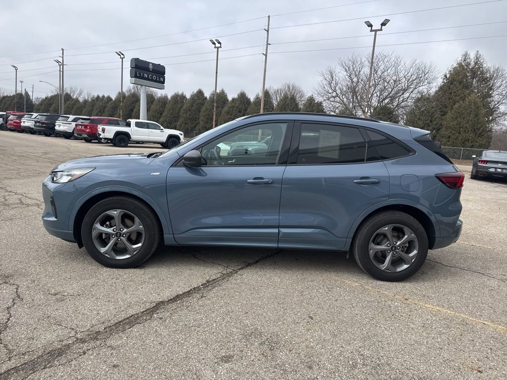 Used 2023 Ford Escape ST-Line w/ Tech Pack #1 AWD/4WD image 4