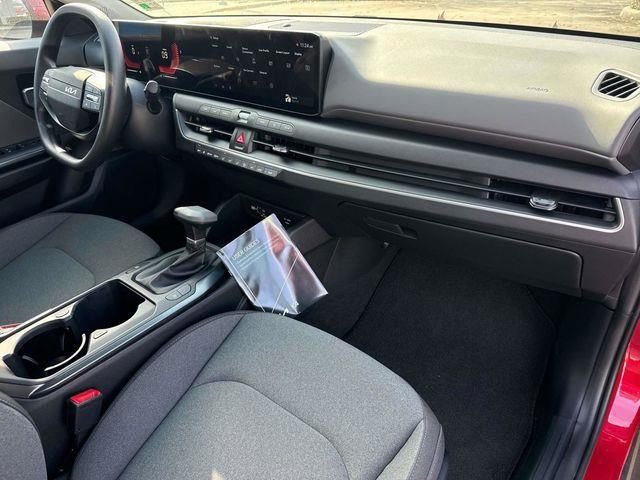 Used 2025 Kia K4 LXS image 18