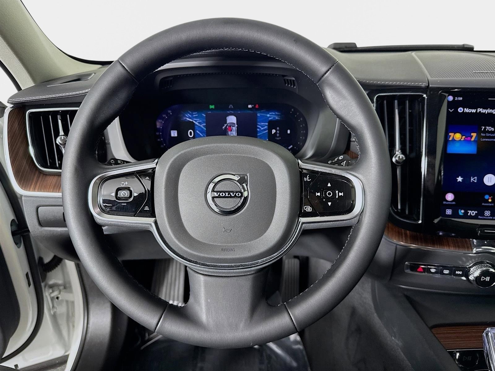 Used 2023 Volvo XC60 B5 Ultimate w/ Climate Package FWD image 13