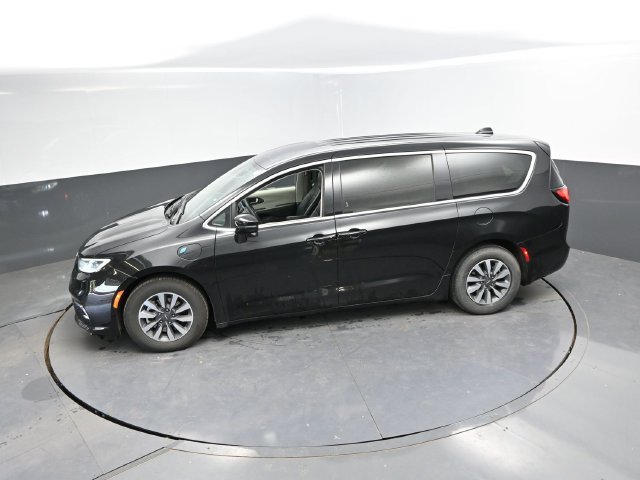 Used 2024 Chrysler Pacifica Limited FWD image 38