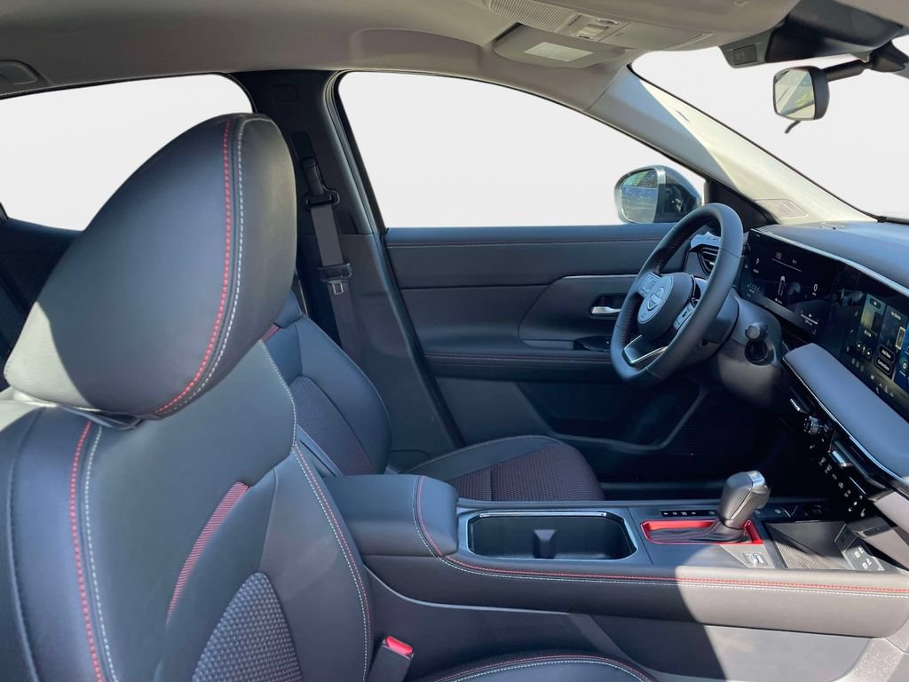 New 2027 Nissan Kicks SR w/ Cold Weather Package FWD image 10
