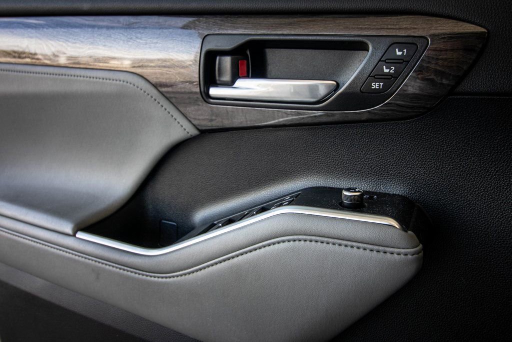 Used 2023 Toyota Highlander Limited image 23