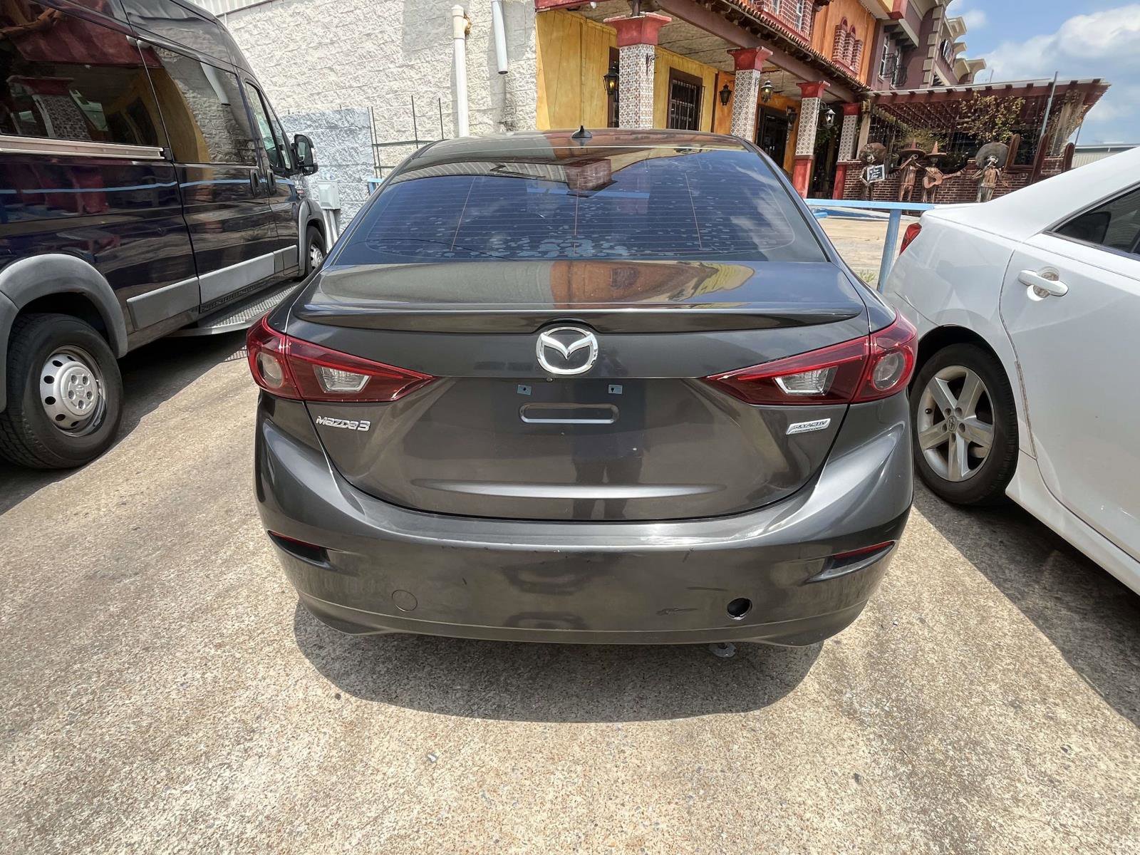Used 2018 MAZDA MAZDA3 Touring FWD image 3