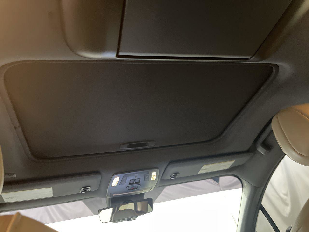 Used 2022 Toyota Sienna Limited image 22