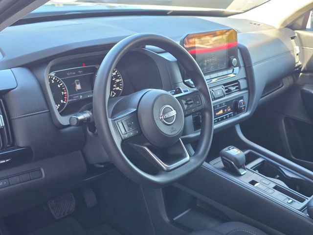 Used 2024 Nissan Pathfinder S image 9