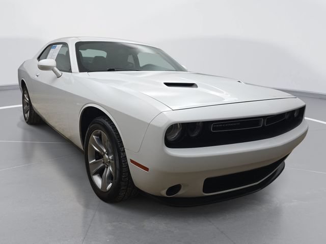 Used 2019 Dodge Challenger SXT RWD image 3