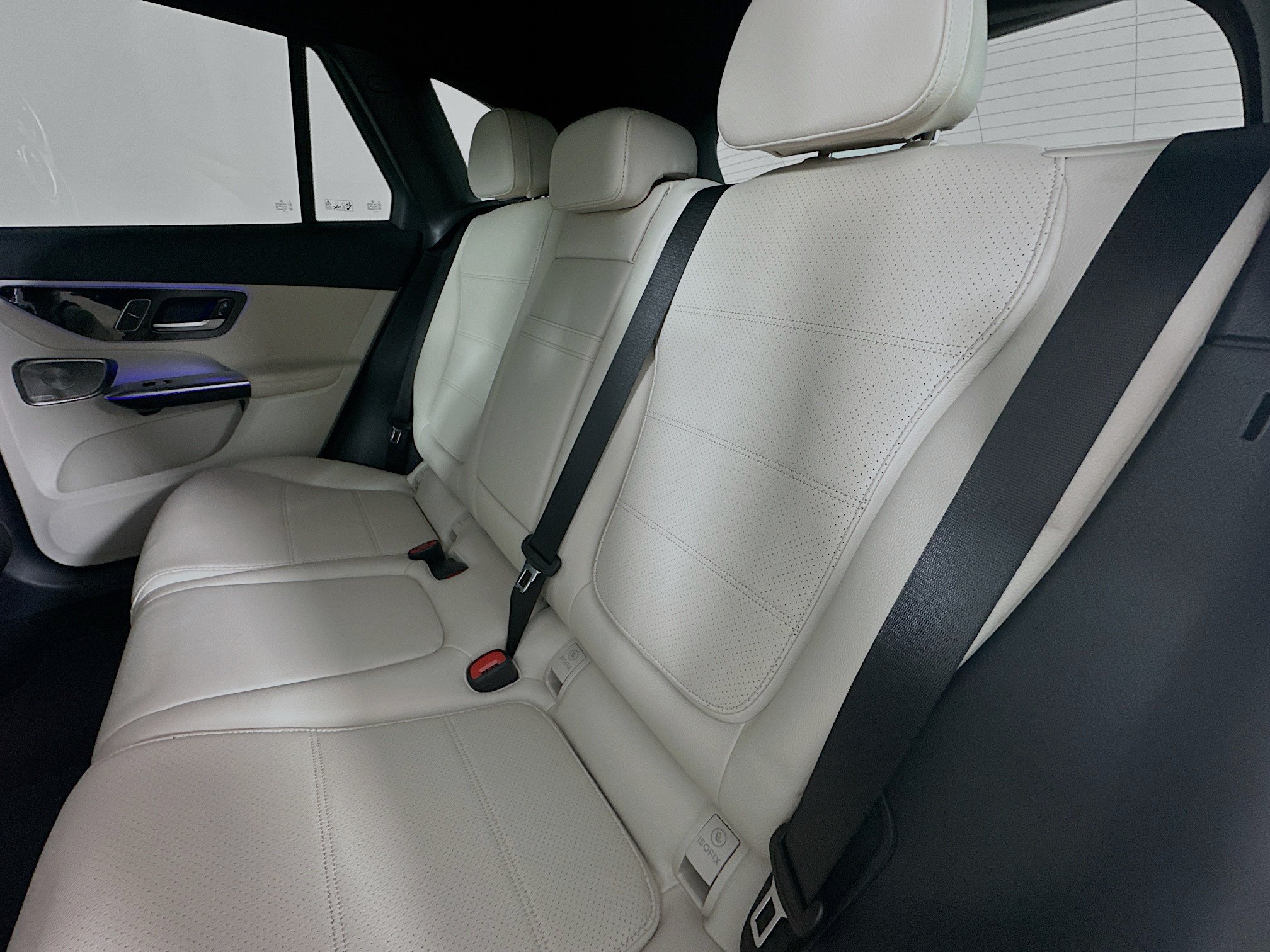 Used 2025 Mercedes-Benz GLC 300 4MATIC image 33