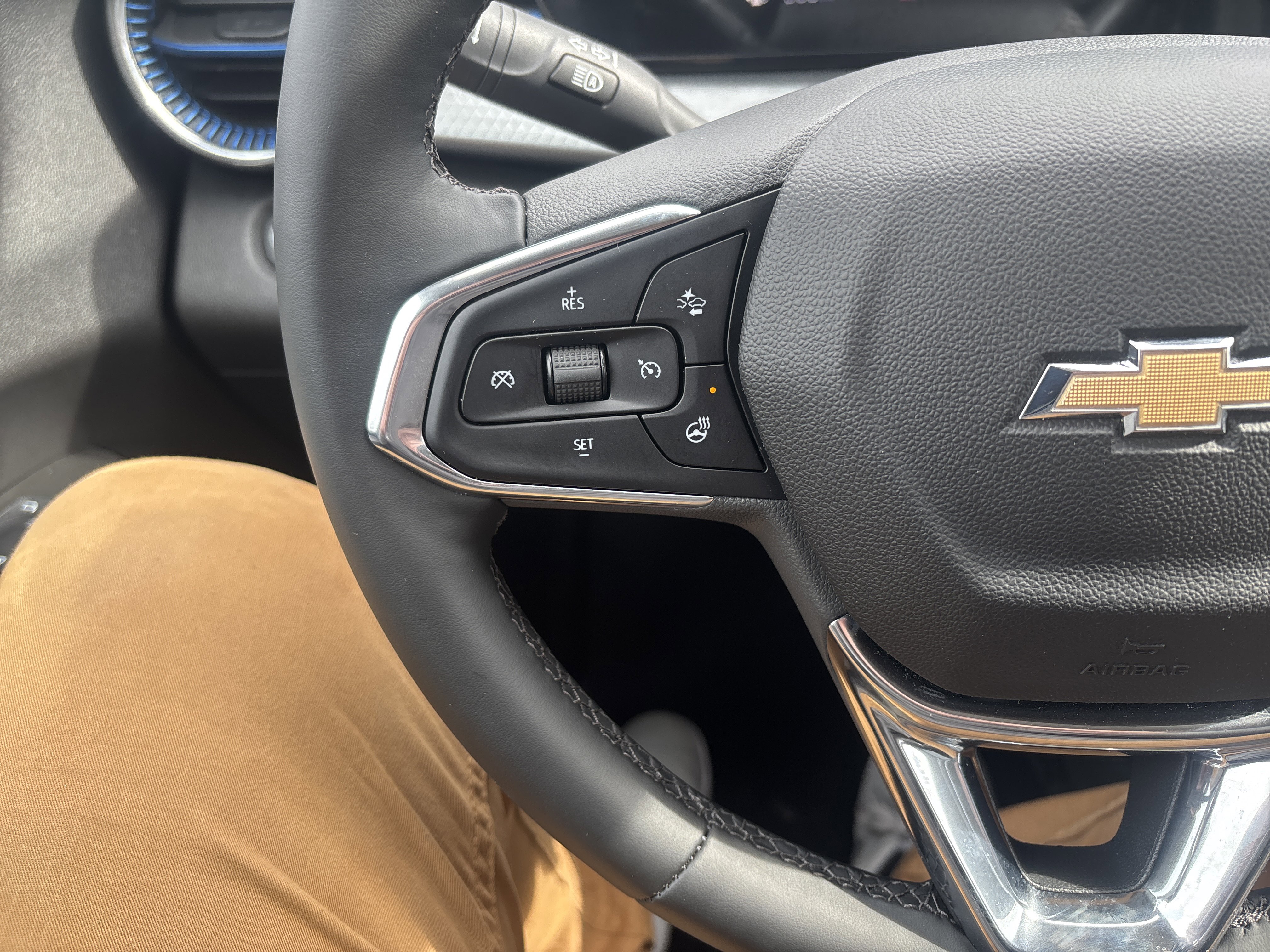 Used 2025 Chevrolet Trax LT w/ Driver Confidence Package image 18