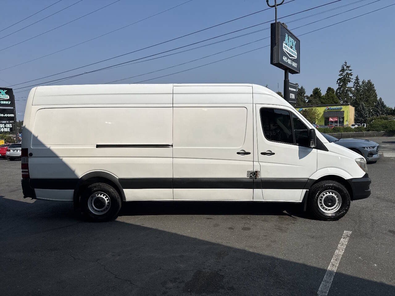 Used 2014 Mercedes-Benz Sprinter 2500 image 9