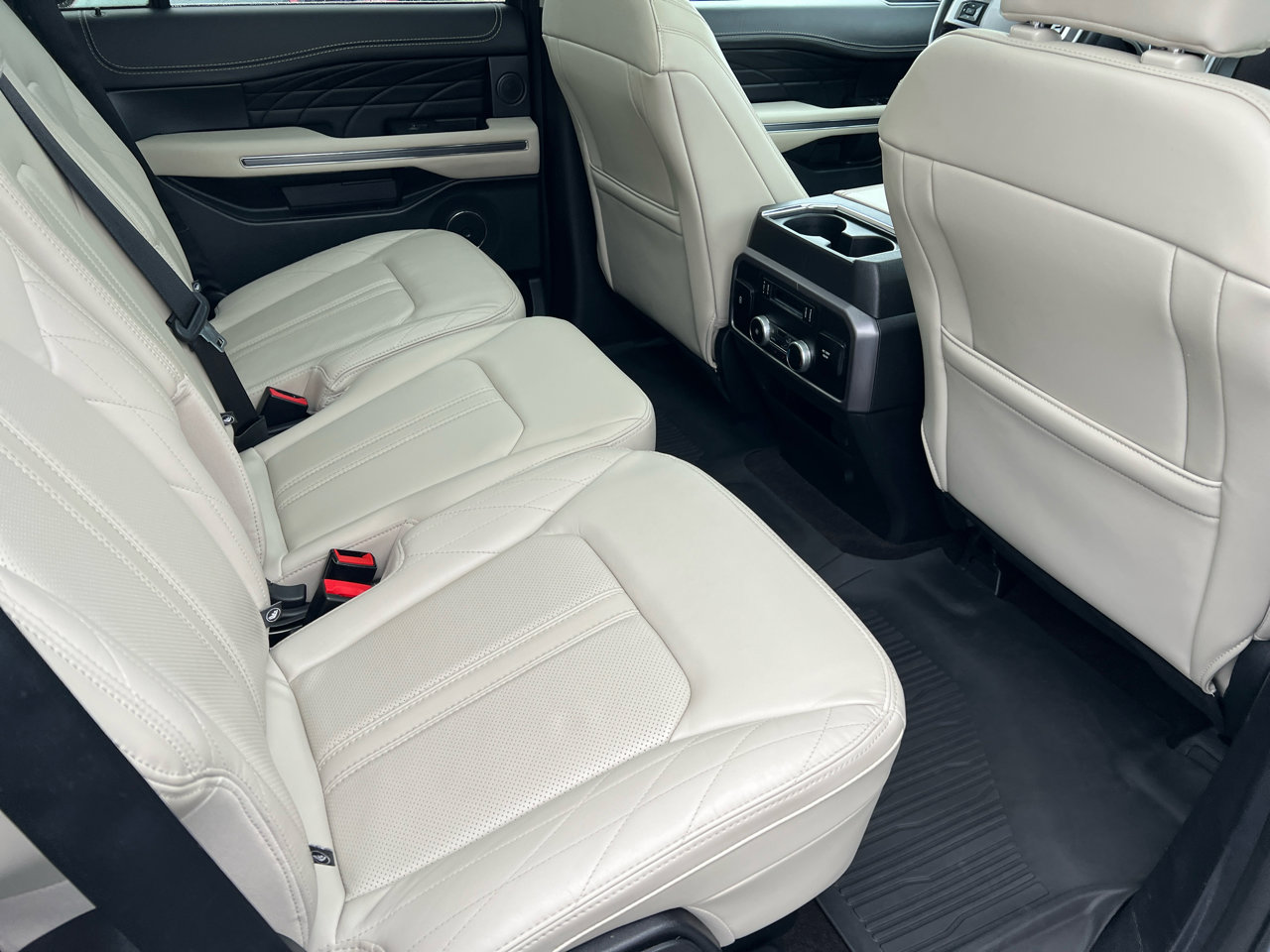 Used 2020 Ford Expedition Platinum image 18