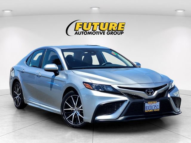 Used 2021 Toyota Camry SE FWD image 1