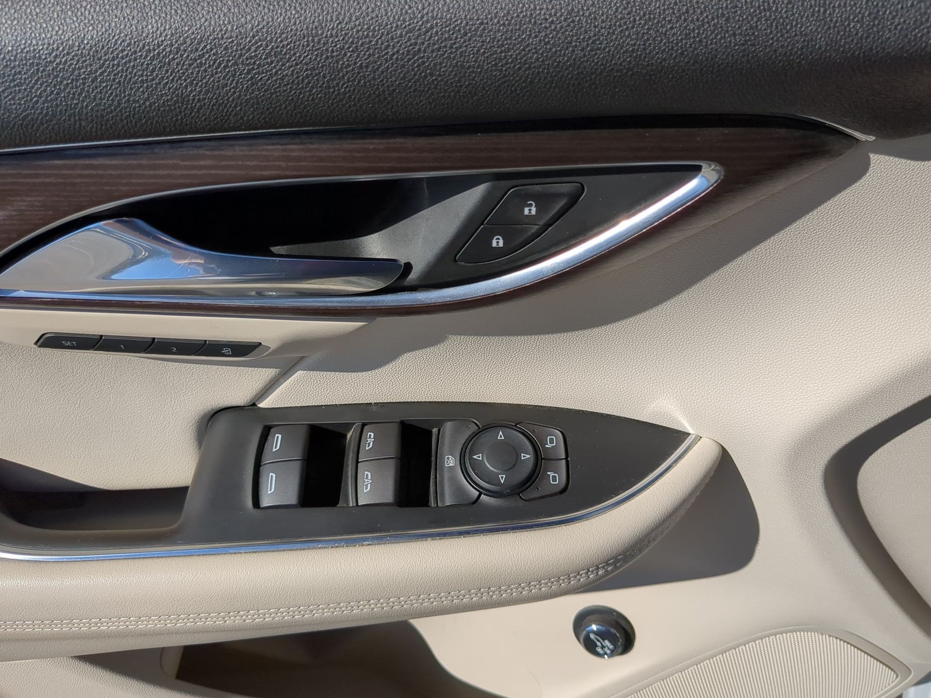 Used 2021 Buick Envision Avenir w/ Technology Package II FWD image 13