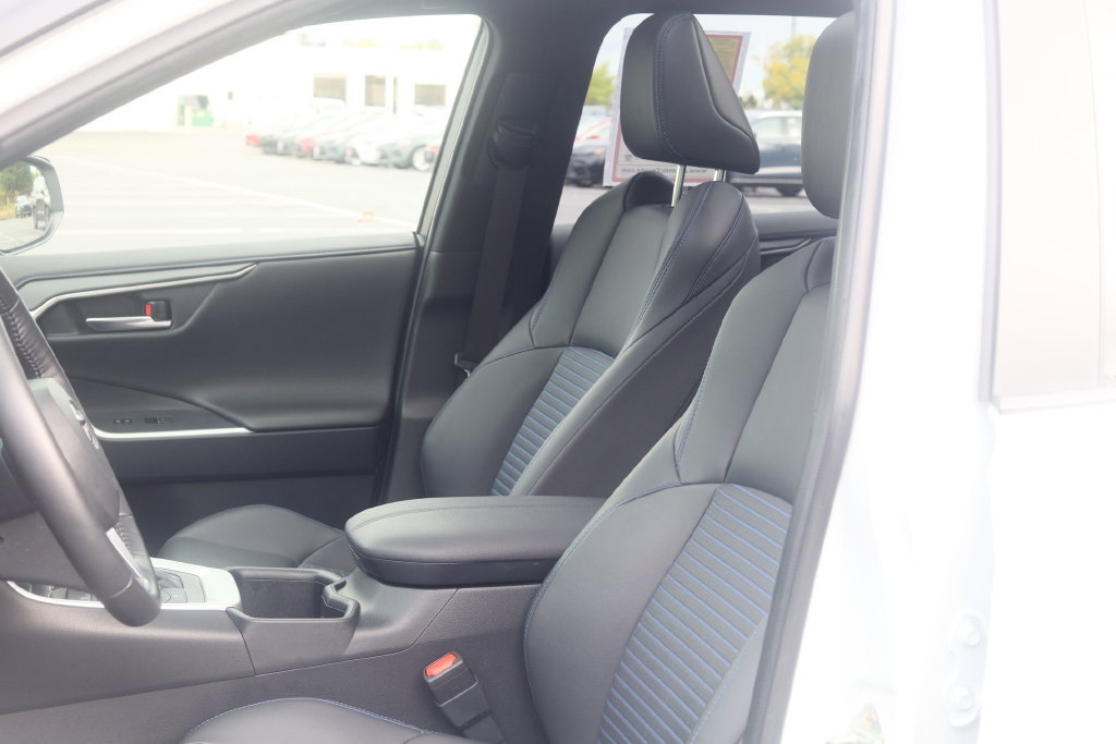 Used 2025 Toyota RAV4 XSE w/ Advanced Technology Package AWD/4WD image 21