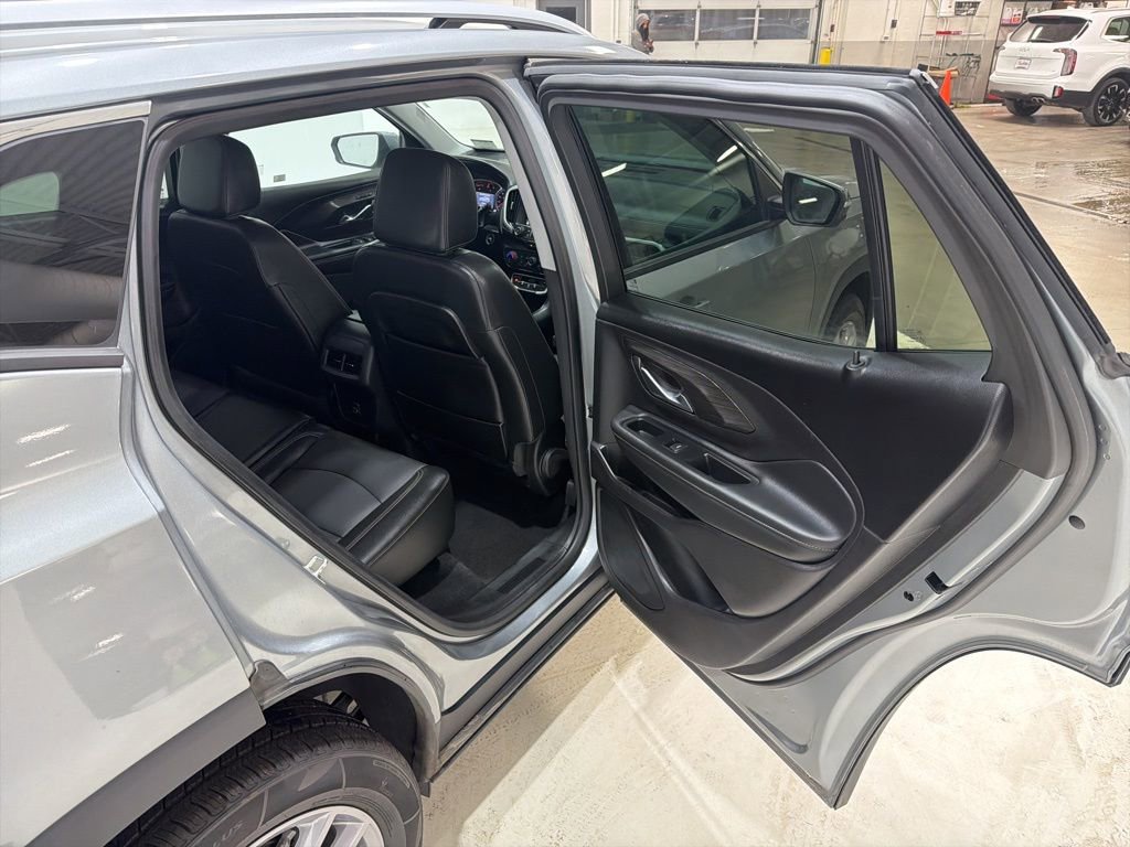 Used 2024 GMC Terrain SLT AWD/4WD image 28