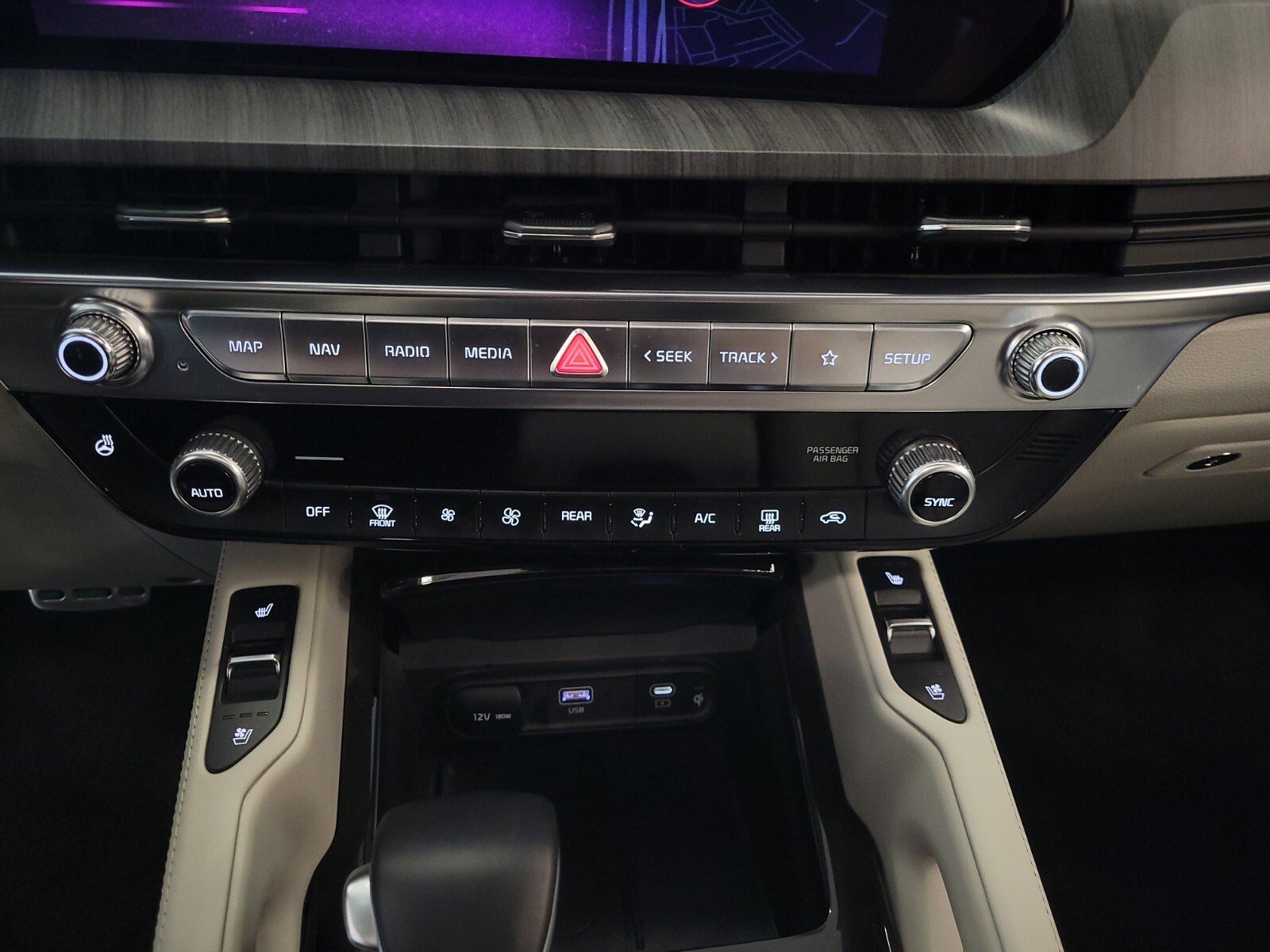 Used 2024 Kia Telluride SX w/ Towing Package image 20