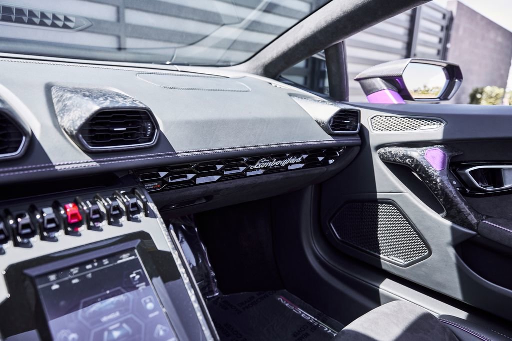 Used 2024 Lamborghini Huracan EVO image 70