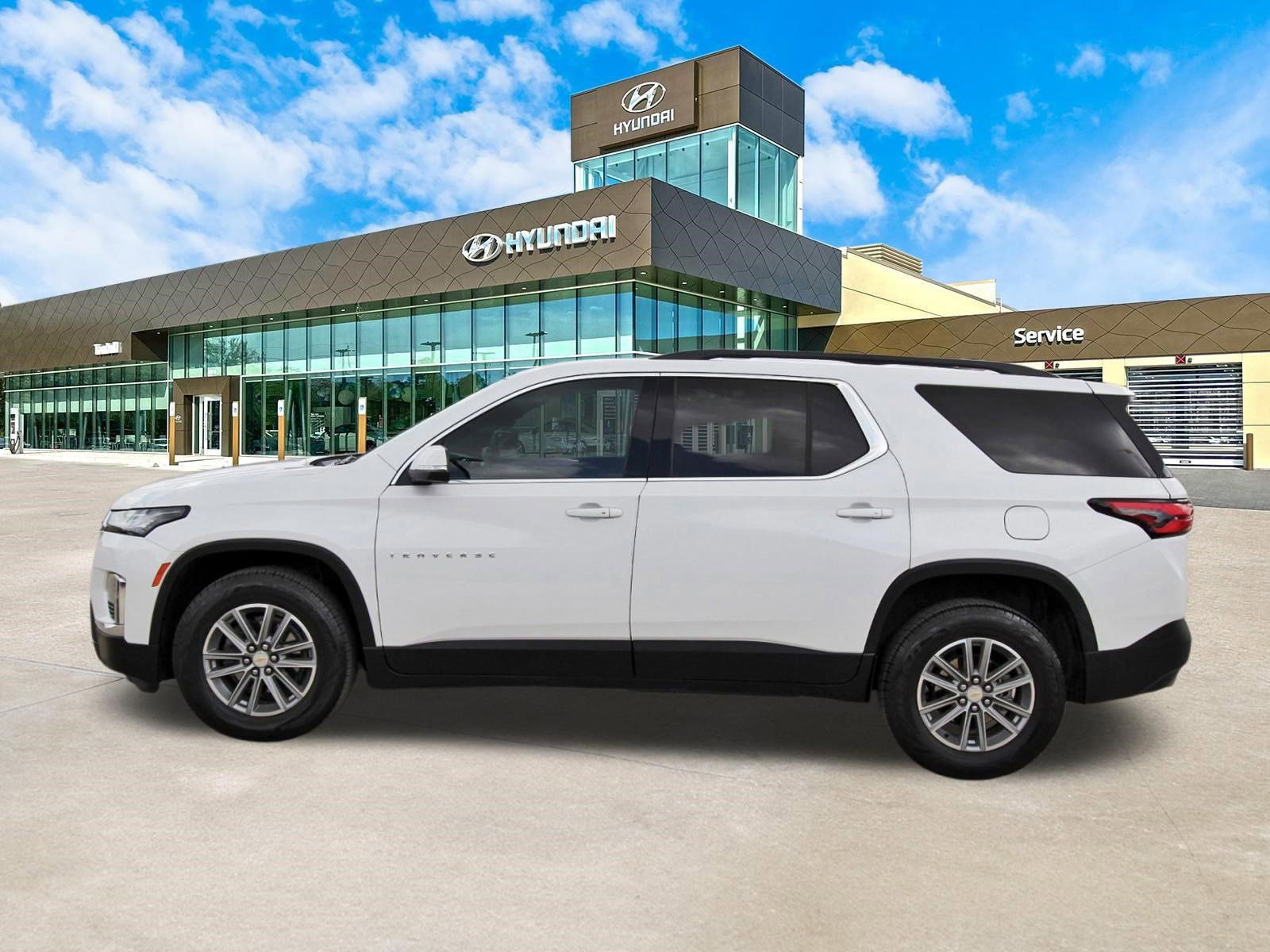 Used 2023 Chevrolet Traverse LT image 9