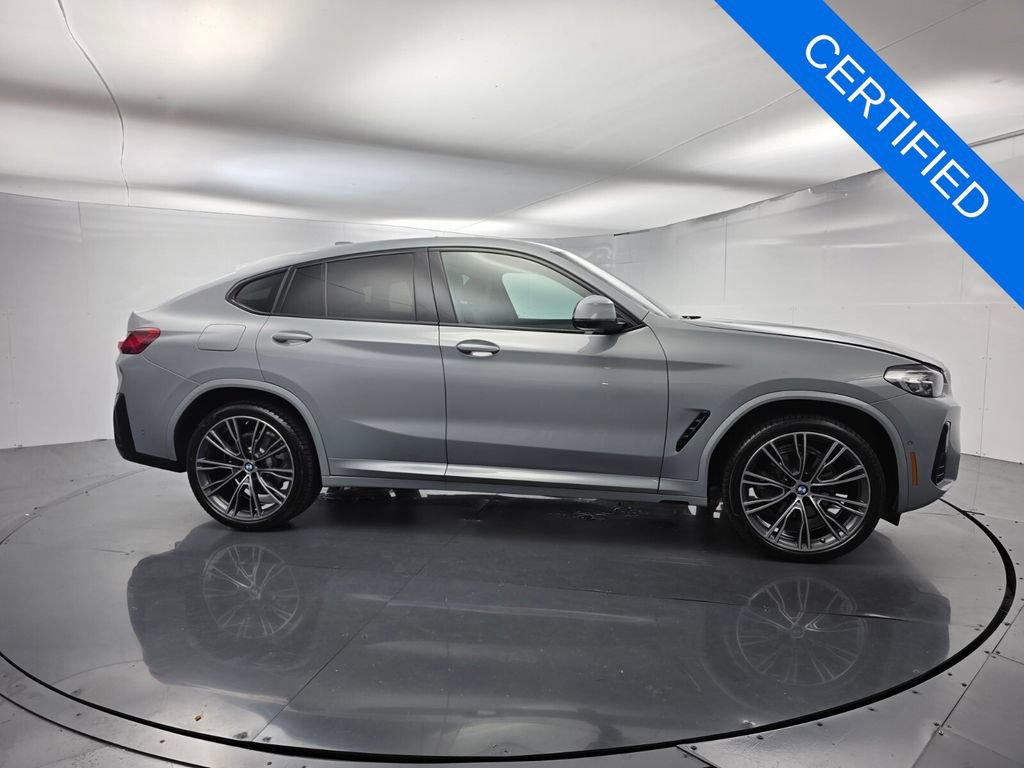 Used 2024 BMW X4 xDrive30i w/ Premium Package AWD/4WD image 3