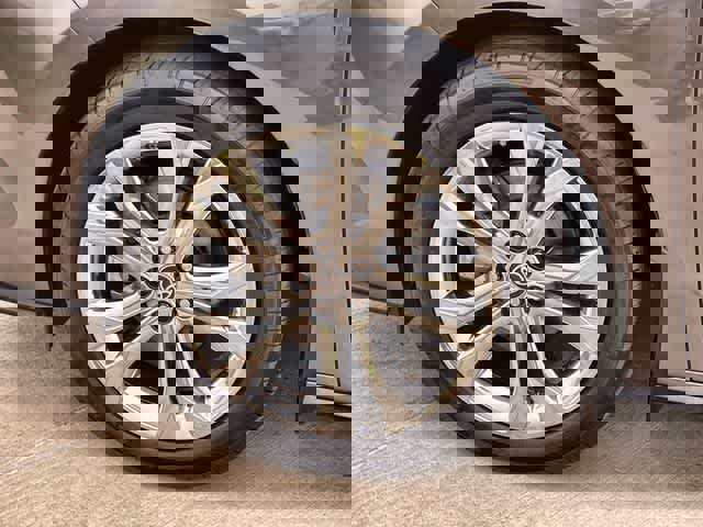 Used 2024 Toyota Sienna Platinum image 9