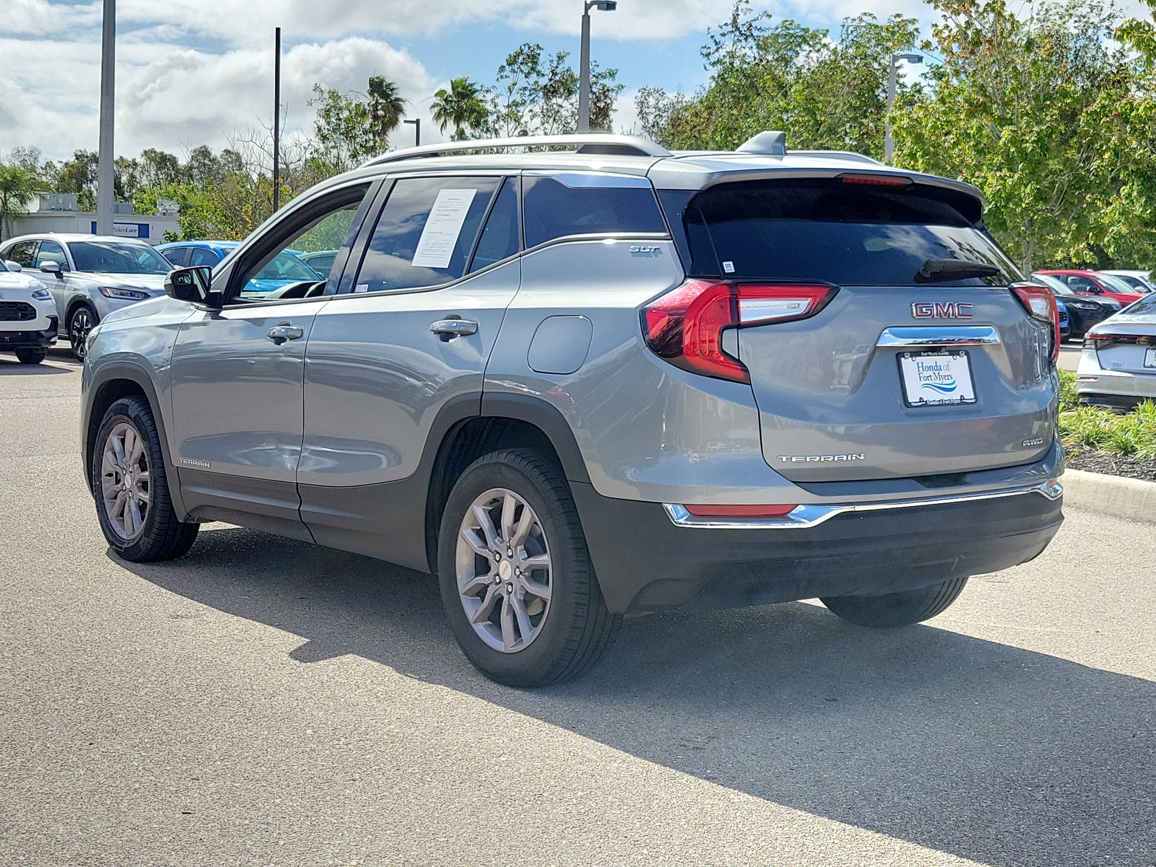 Used 2023 GMC Terrain SLT AWD/4WD image 4