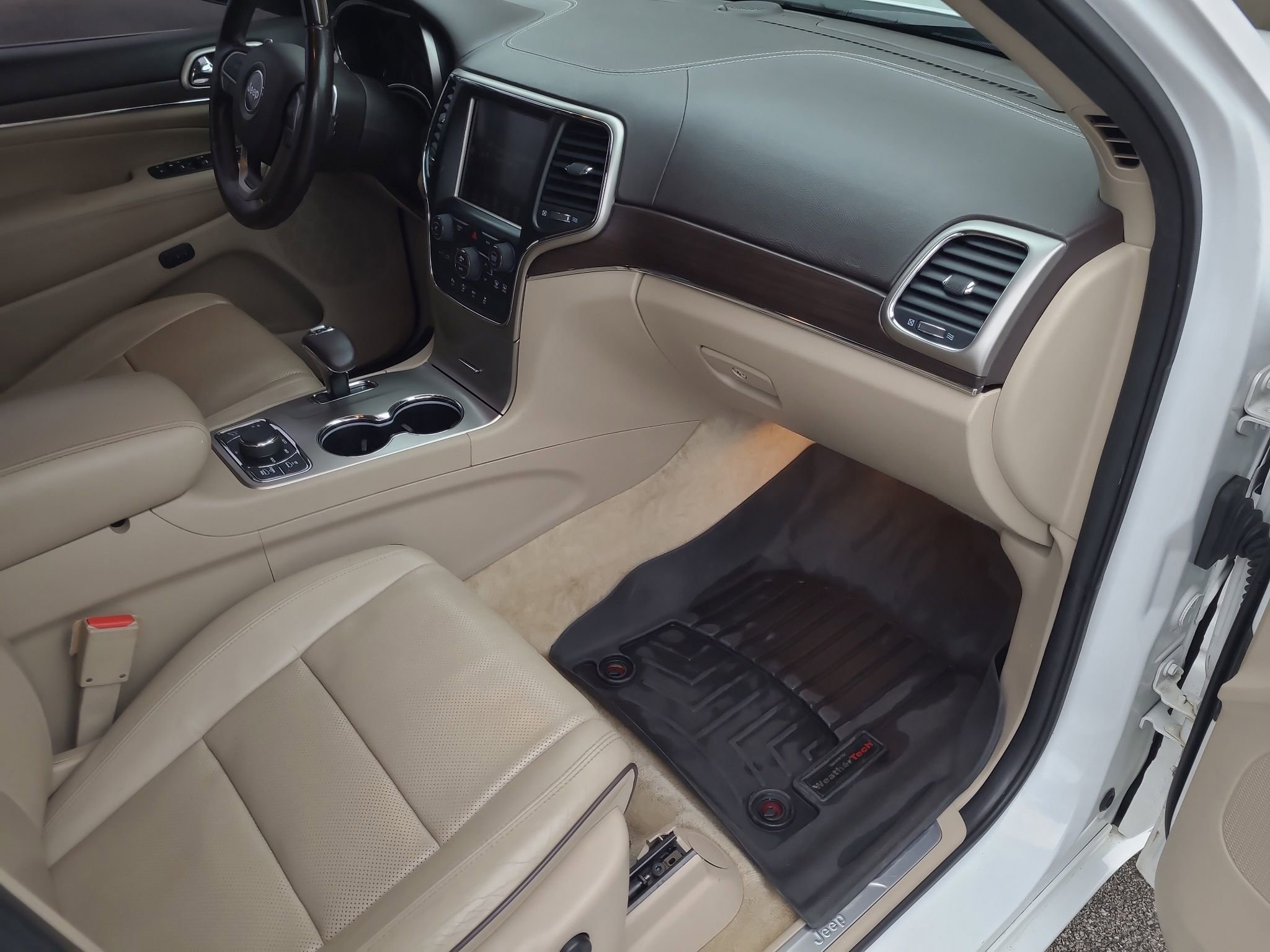 Used 2015 Jeep Grand Cherokee Overland w/ Advanced Technology Group image 33