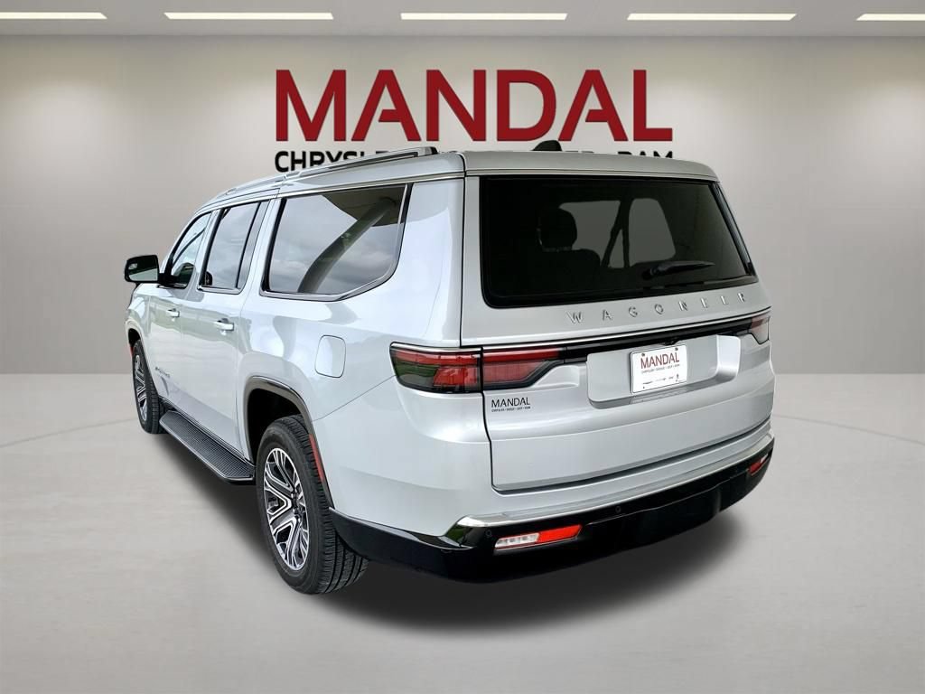 Used 2025 Jeep Wagoneer L Series II AWD/4WD image 8