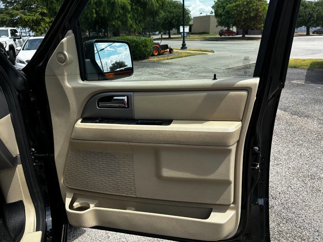 Used 2017 Ford Expedition Max Limited image 15