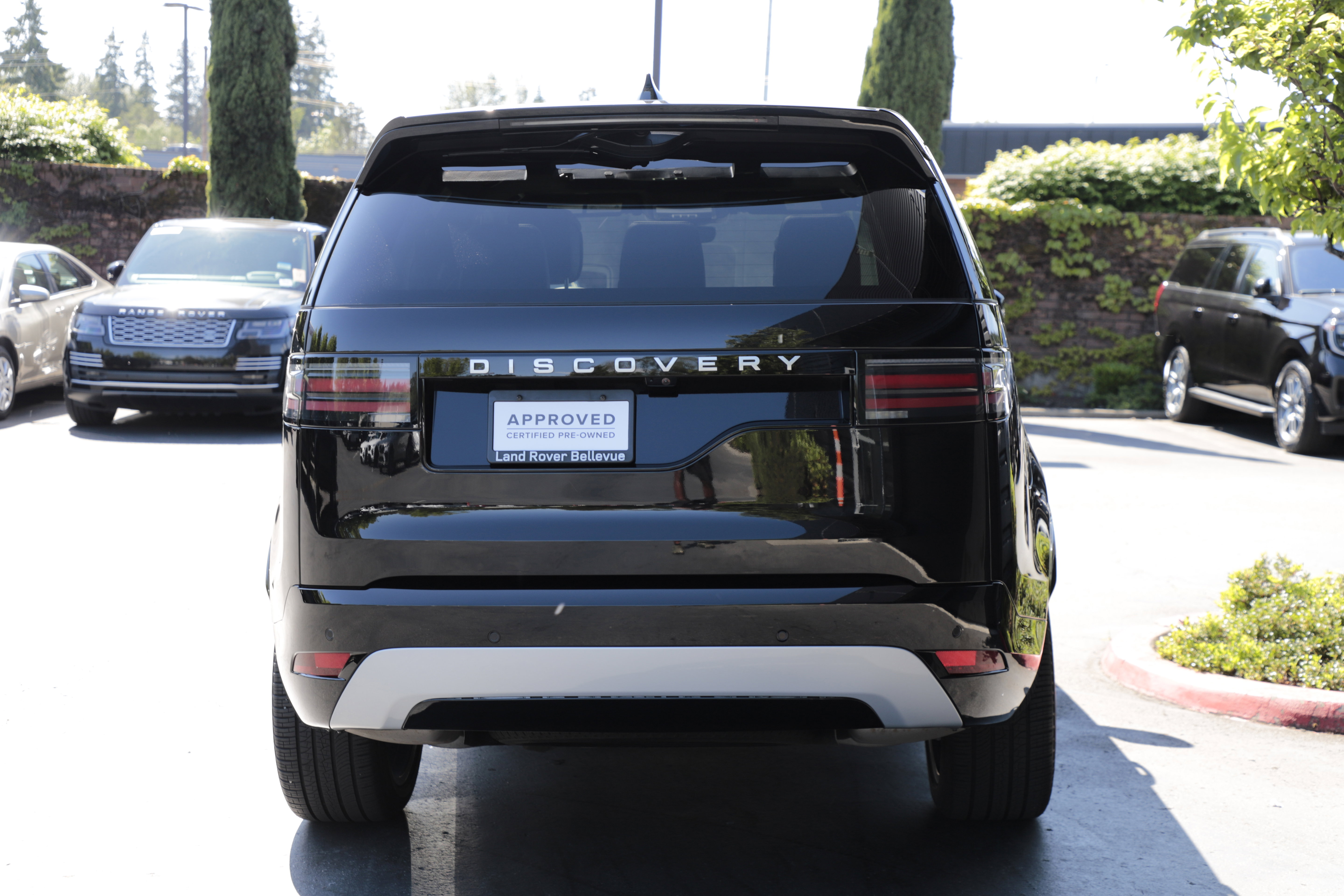 Certified 2025 Land Rover Discovery Metropolitan Edition AWD/4WD image 5