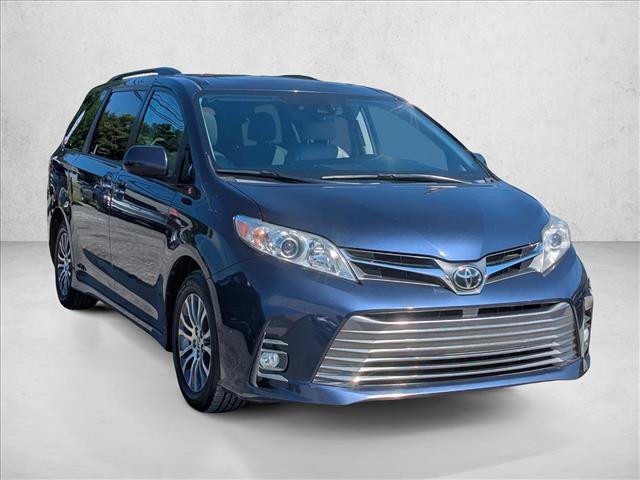 Used 2020 Toyota Sienna XLE w/ Entertainment Package FWD image 3