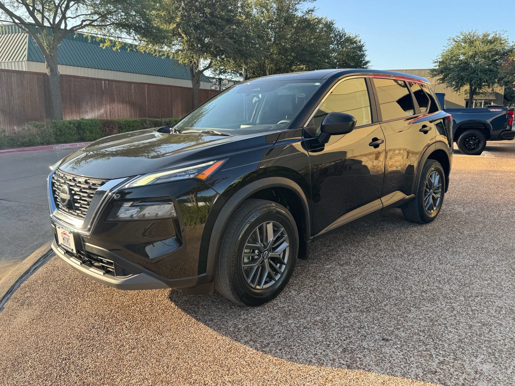 Used 2023 Nissan Rogue S FWD image 11