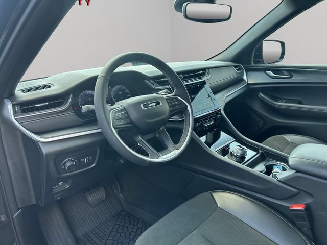 Used 2024 Jeep Grand Cherokee Altitude AWD/4WD image 28