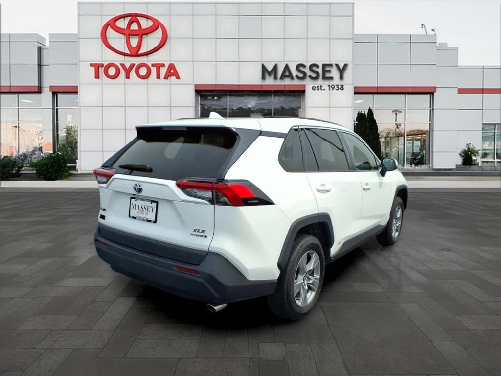 Used 2022 Toyota RAV4 XLE w/ Convenience Package AWD/4WD image 3