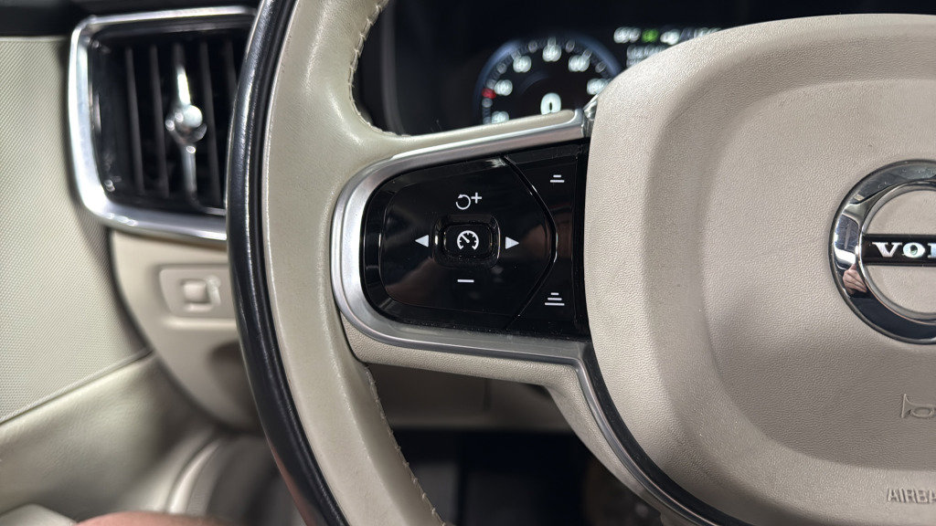 Used 2018 Volvo V90 T6 Cross Country w/ Convenience Package AWD/4WD image 24