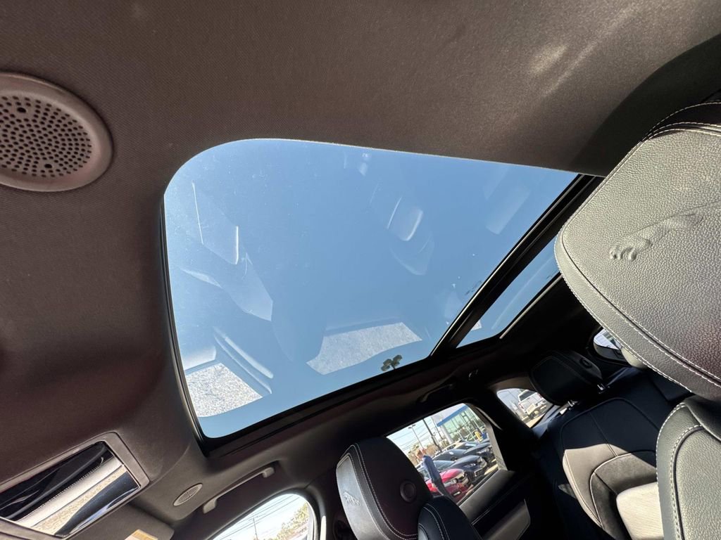 Used 2024 Jaguar F-PACE R-Dynamic S image 28