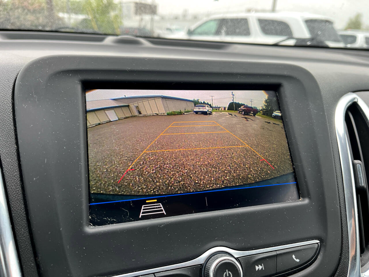 Used 2020 Chevrolet Equinox LT w/ Driver Convenience Package image 12