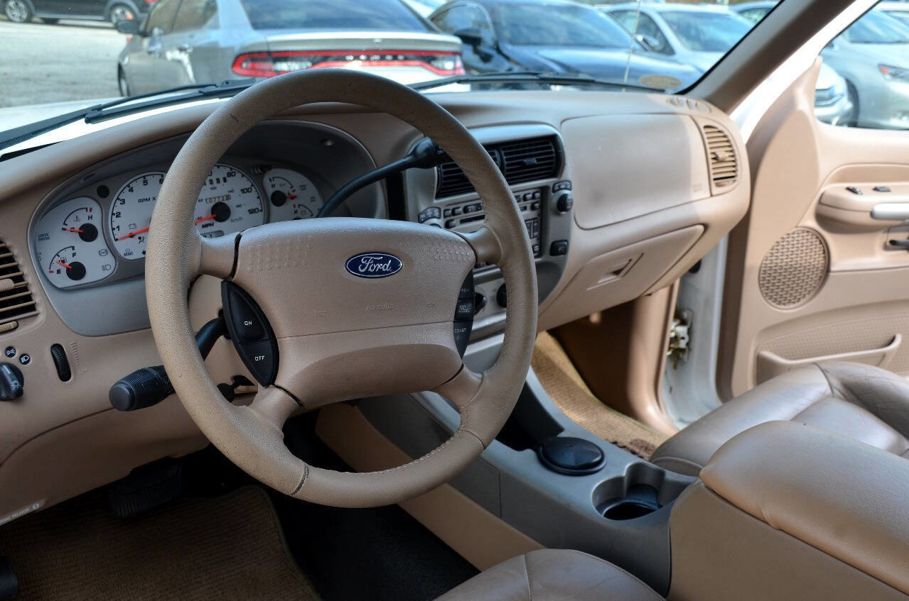 Used 2002 Ford Explorer Sport Trac 4x4 image 13